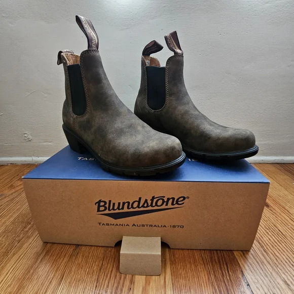 Blundstone Heeled Boots - Picture 1 of 4